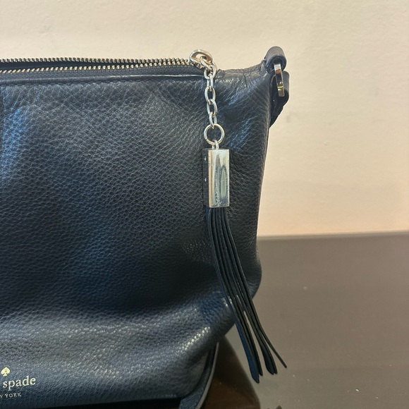 Kate Spade Black Crossbody Bag with Sleek Design - Picture 4 of 5